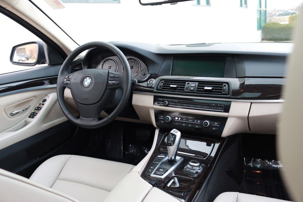 BMW 5-Series  2012