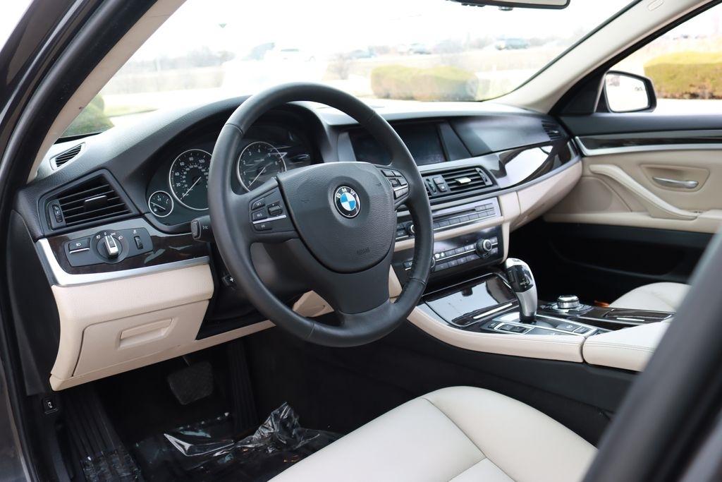 BMW 5-Series  2012