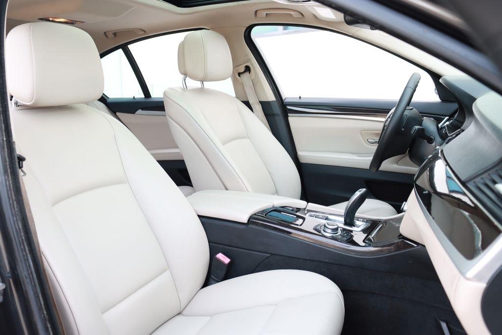 BMW 5-Series  2012
