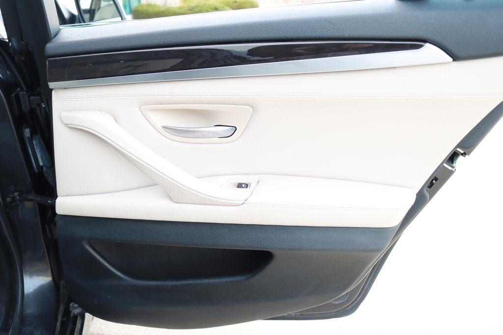 BMW 5-Series  2012