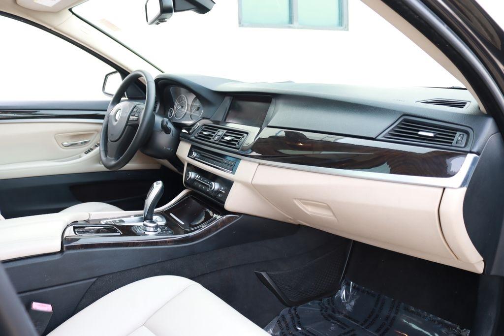 BMW 5-Series  2012