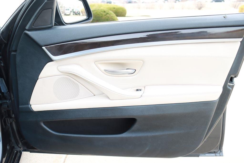 BMW 5-Series  2012