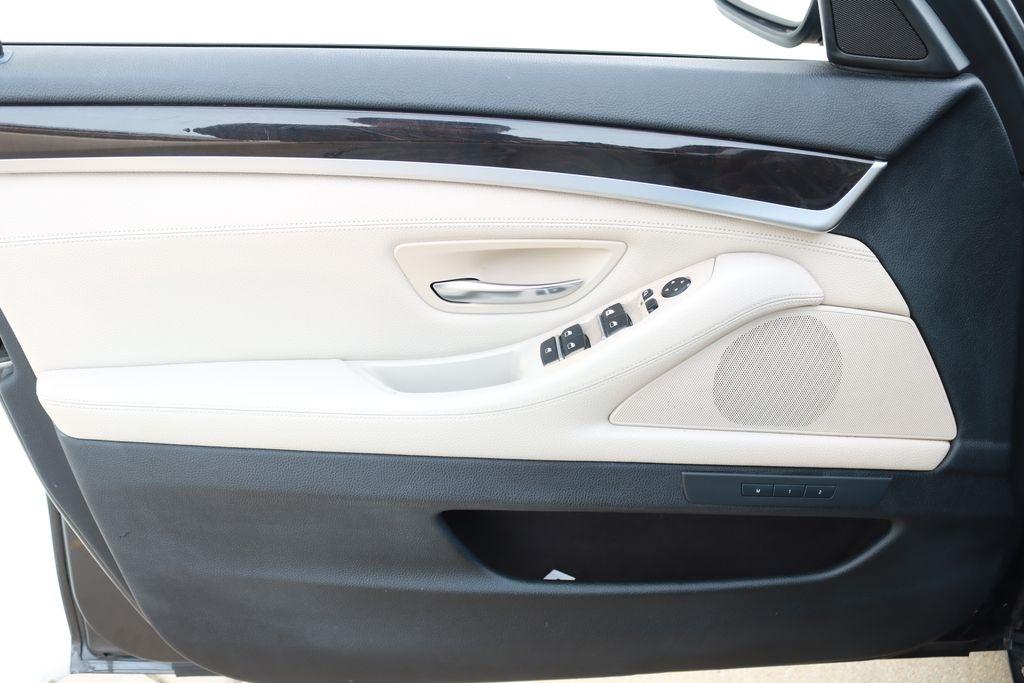 BMW 5-Series  2012