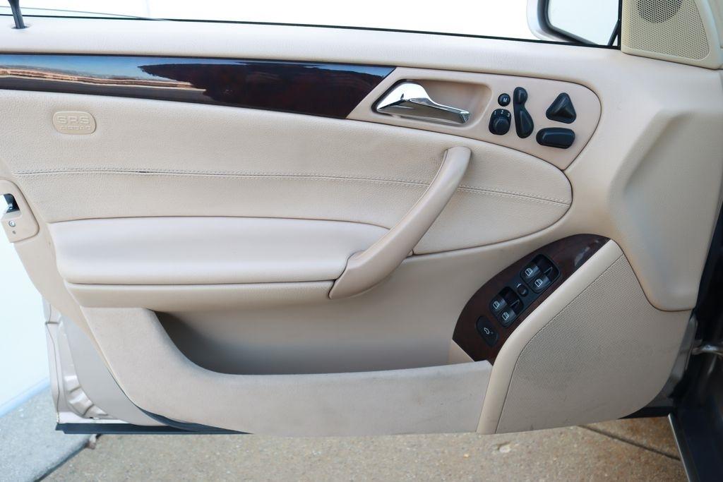 Mercedes-Benz C-Class  2001