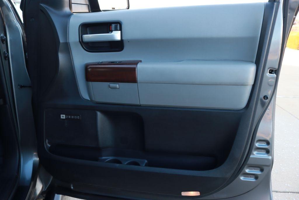 Toyota Sequoia  2016