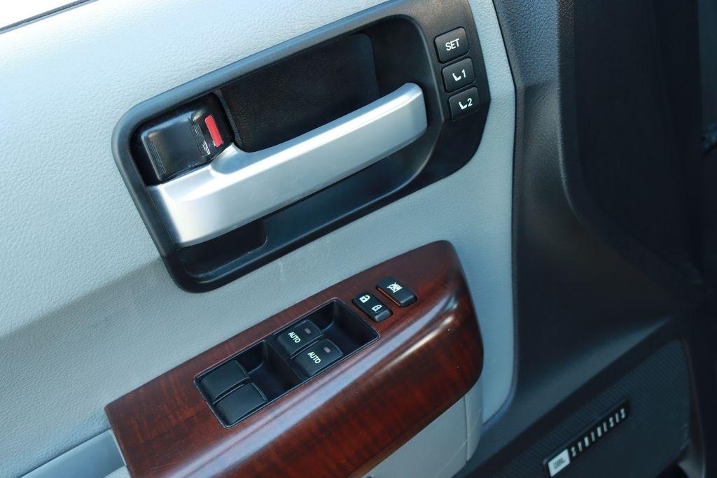 Toyota Sequoia  2016