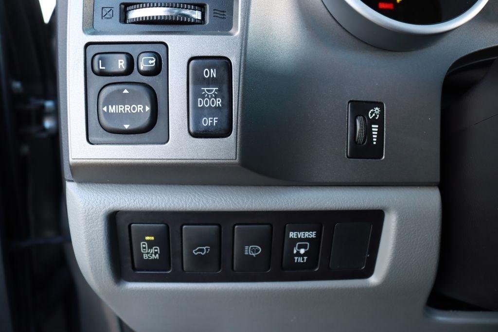 Toyota Sequoia  2016