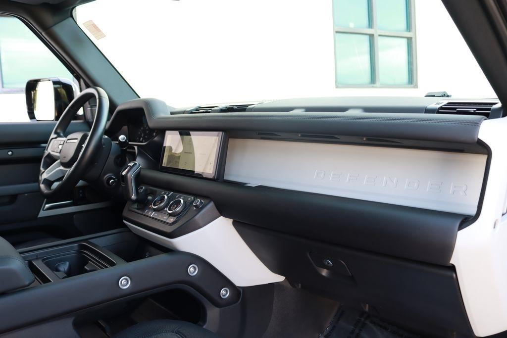 Land Rover Defender  2024