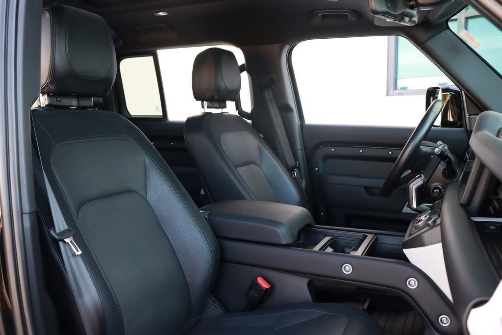 Land Rover Defender  2024