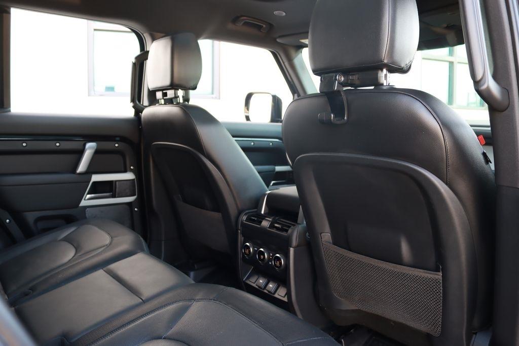 Land Rover Defender  2024