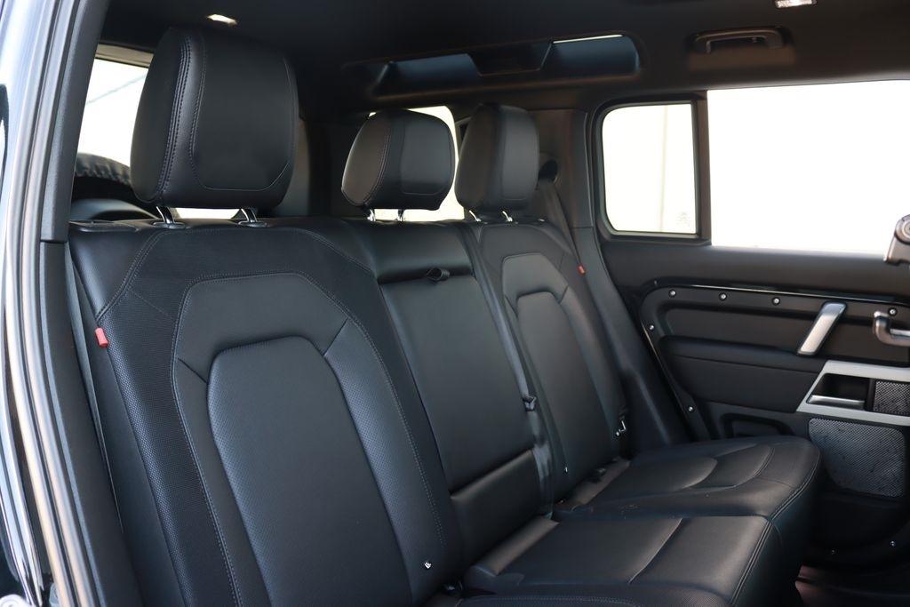 Land Rover Defender  2024