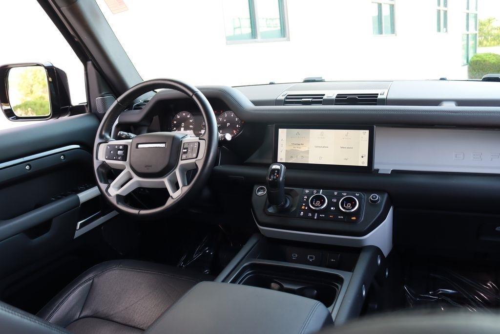 Land Rover Defender  2024