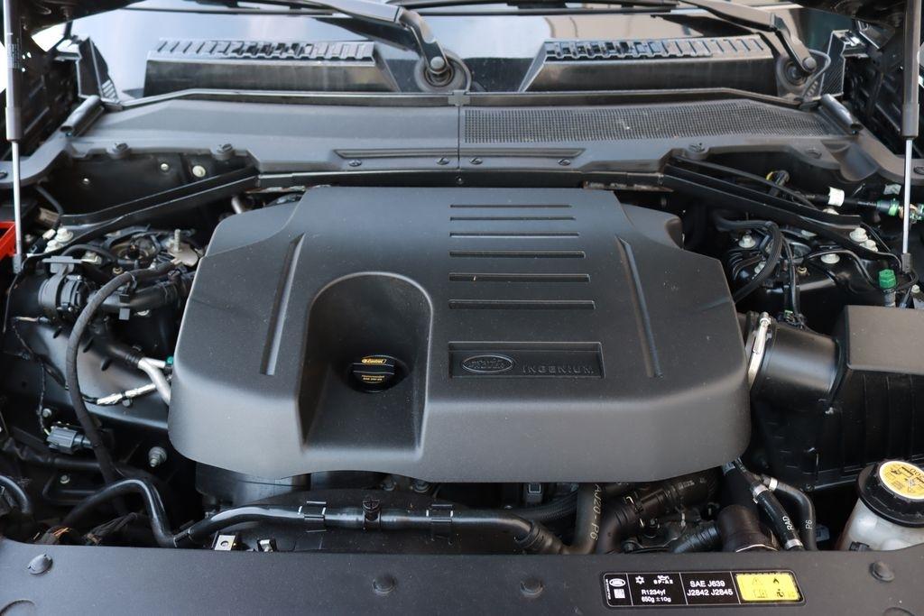 Land Rover Defender  2024