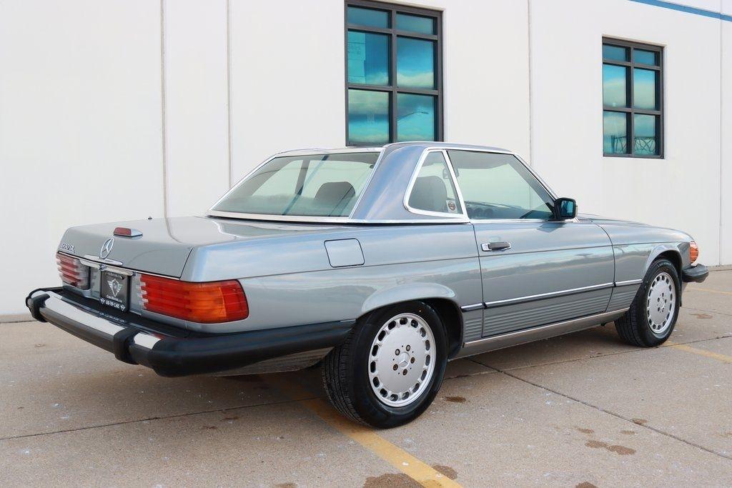 Mercedes-Benz 560 SL  1988