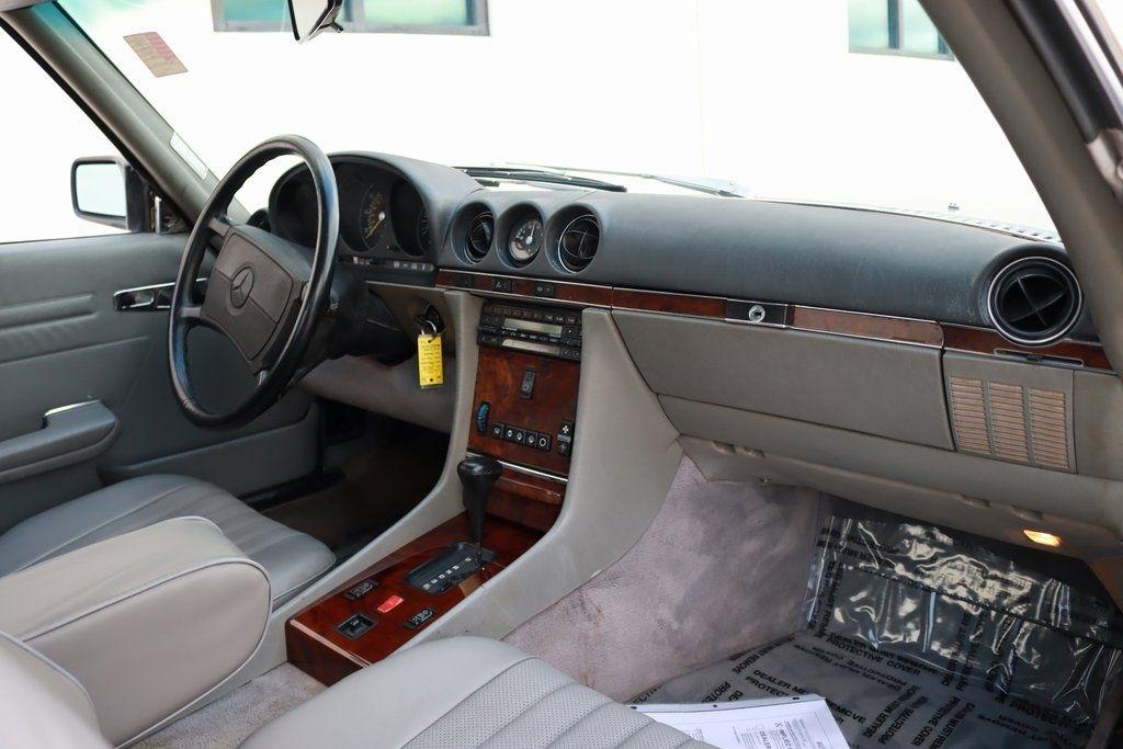 Mercedes-Benz 560 SL  1988