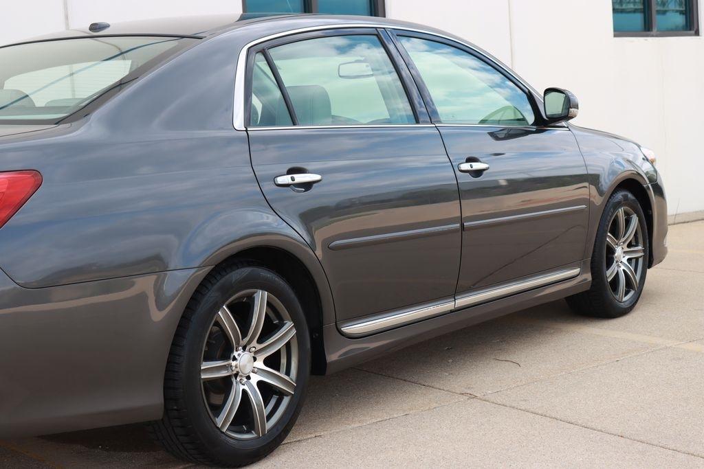 Toyota Avalon  2011