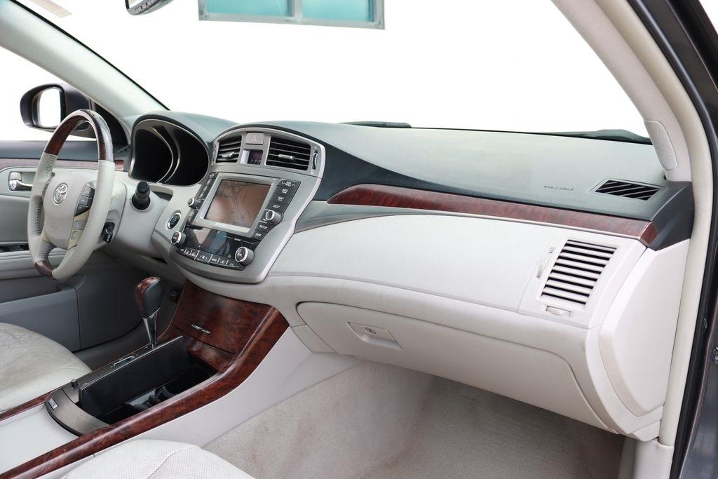 Toyota Avalon  2011