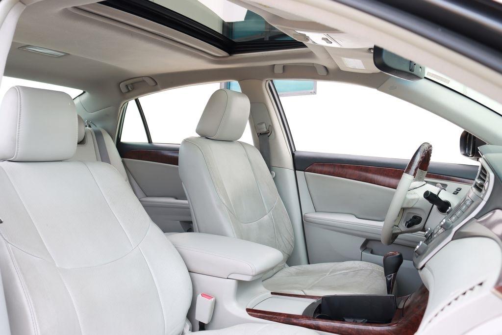 Toyota Avalon  2011