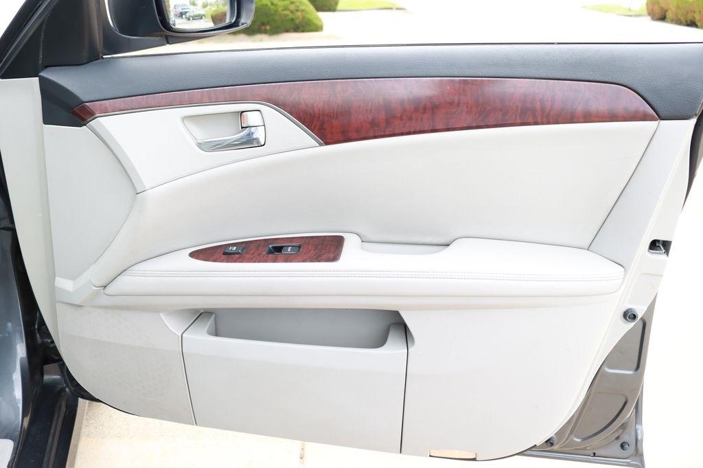 Toyota Avalon  2011