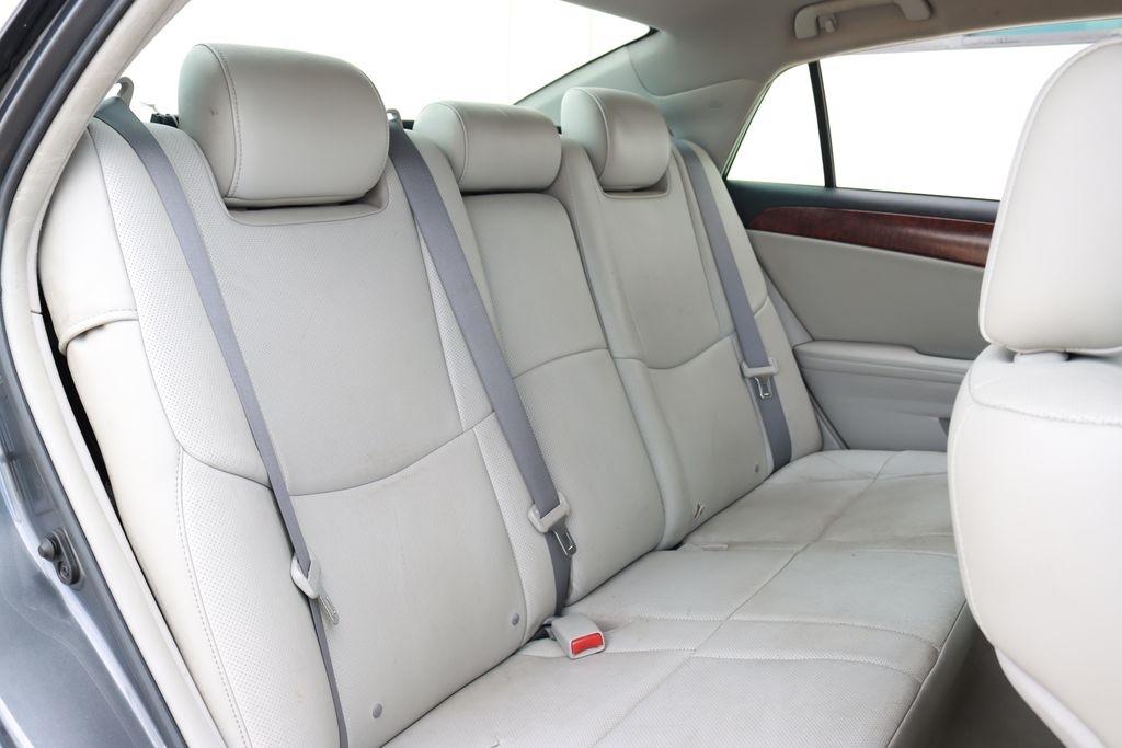 Toyota Avalon  2011
