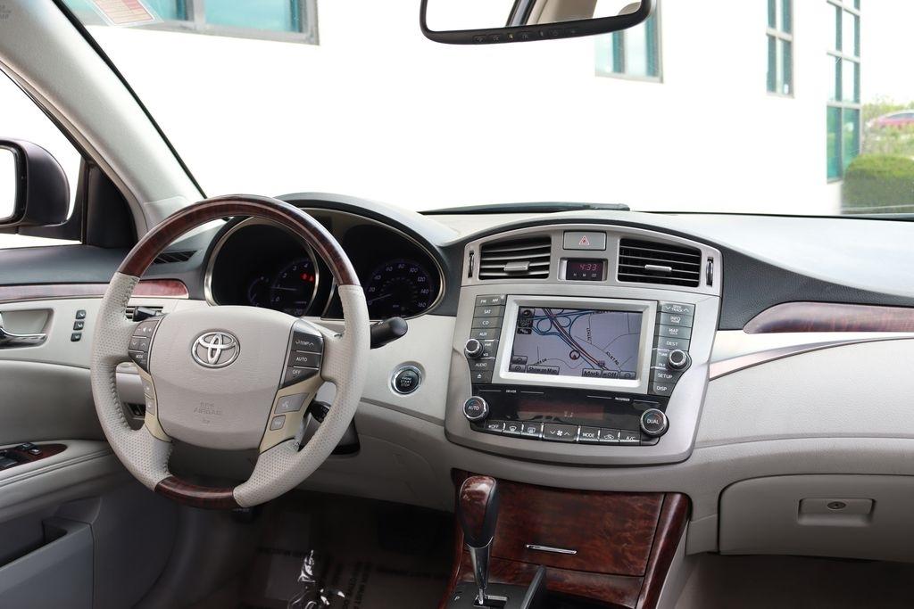 Toyota Avalon  2011