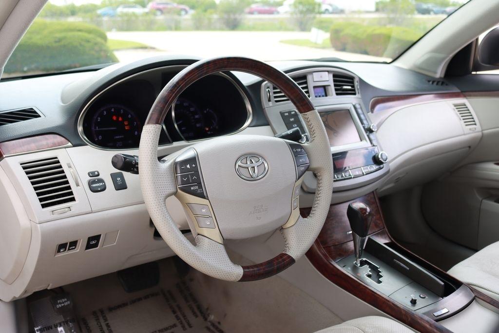 Toyota Avalon  2011