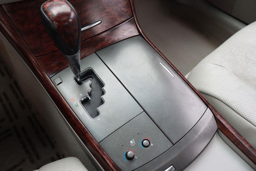 Toyota Avalon  2011