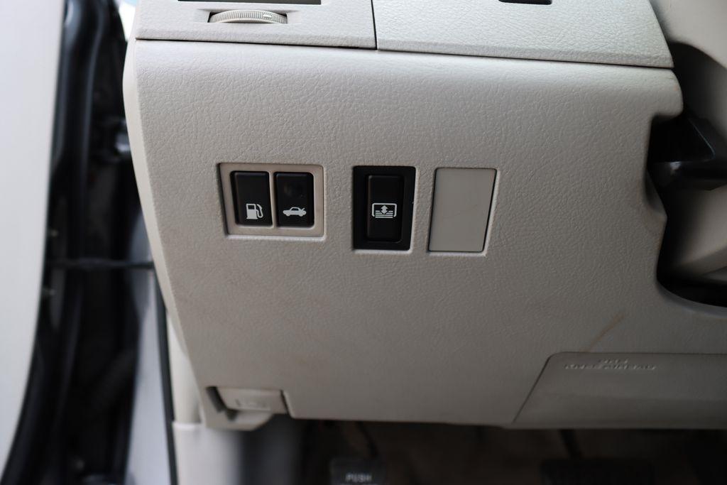 Toyota Avalon  2011