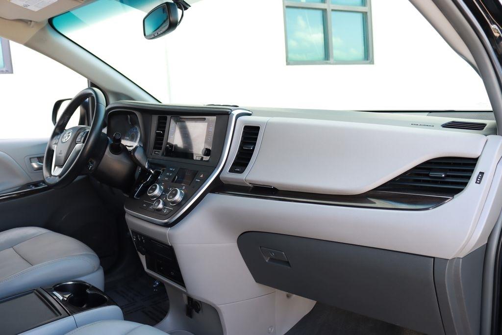 Toyota Sienna  2015