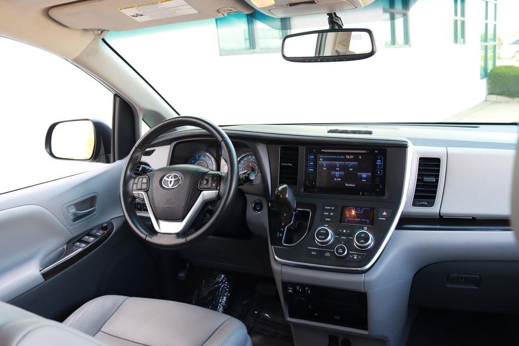 Toyota Sienna  2015
