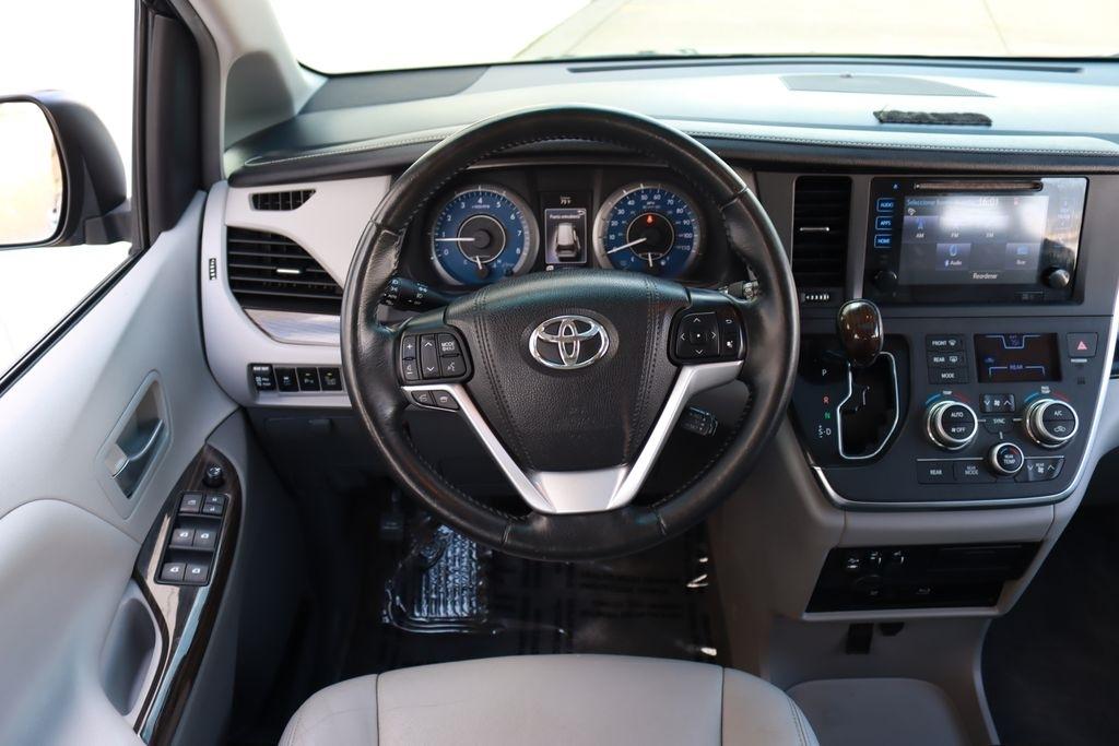 Toyota Sienna  2015