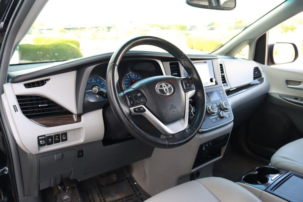 Toyota Sienna  2015