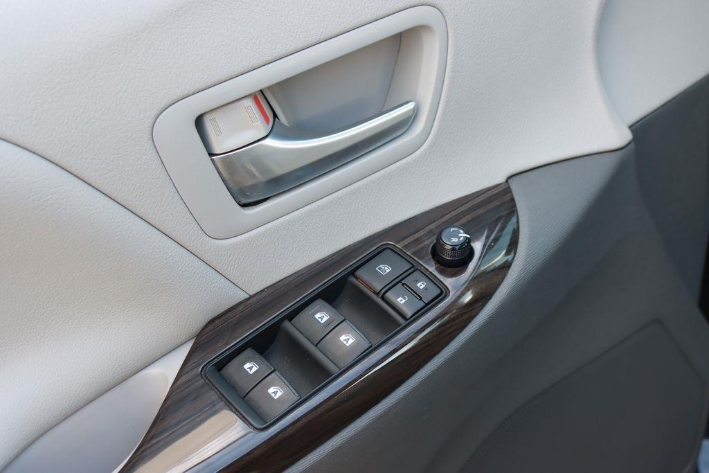 Toyota Sienna  2015