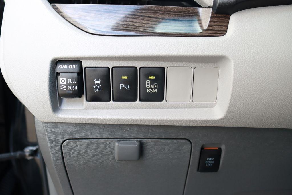 Toyota Sienna  2015