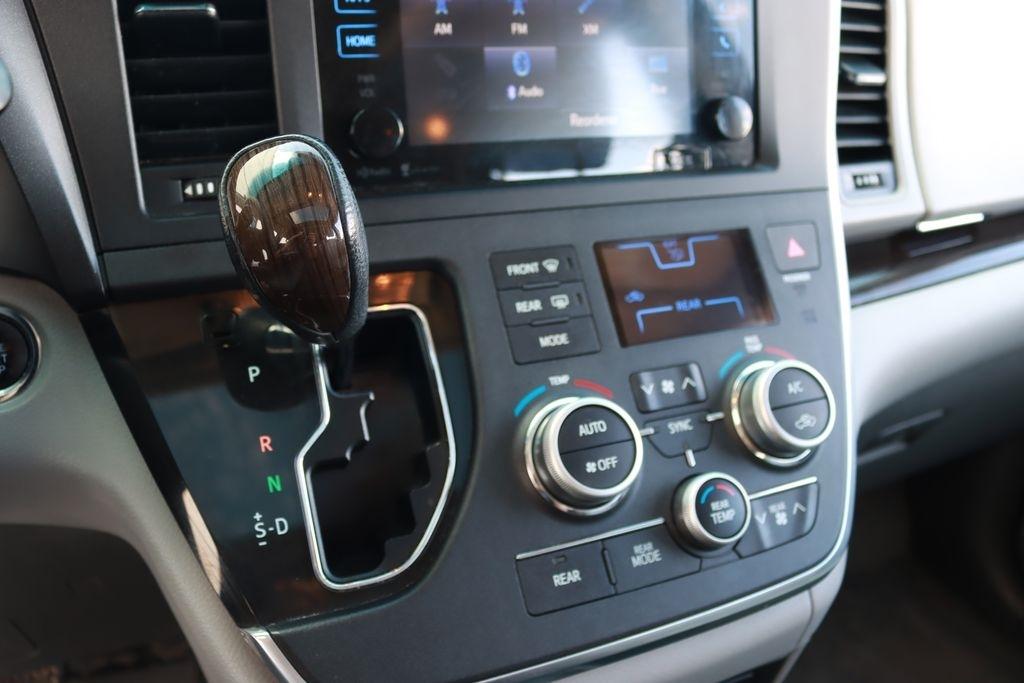 Toyota Sienna  2015