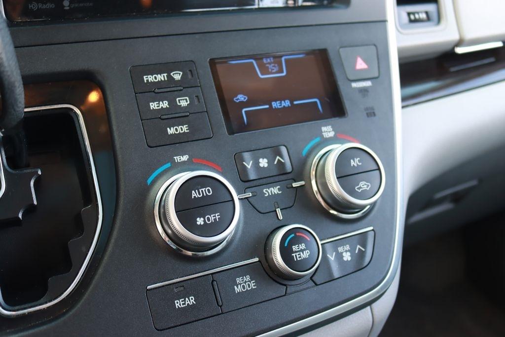 Toyota Sienna  2015