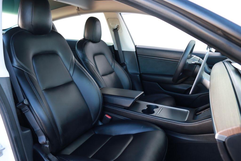 Tesla Model 3  2021
