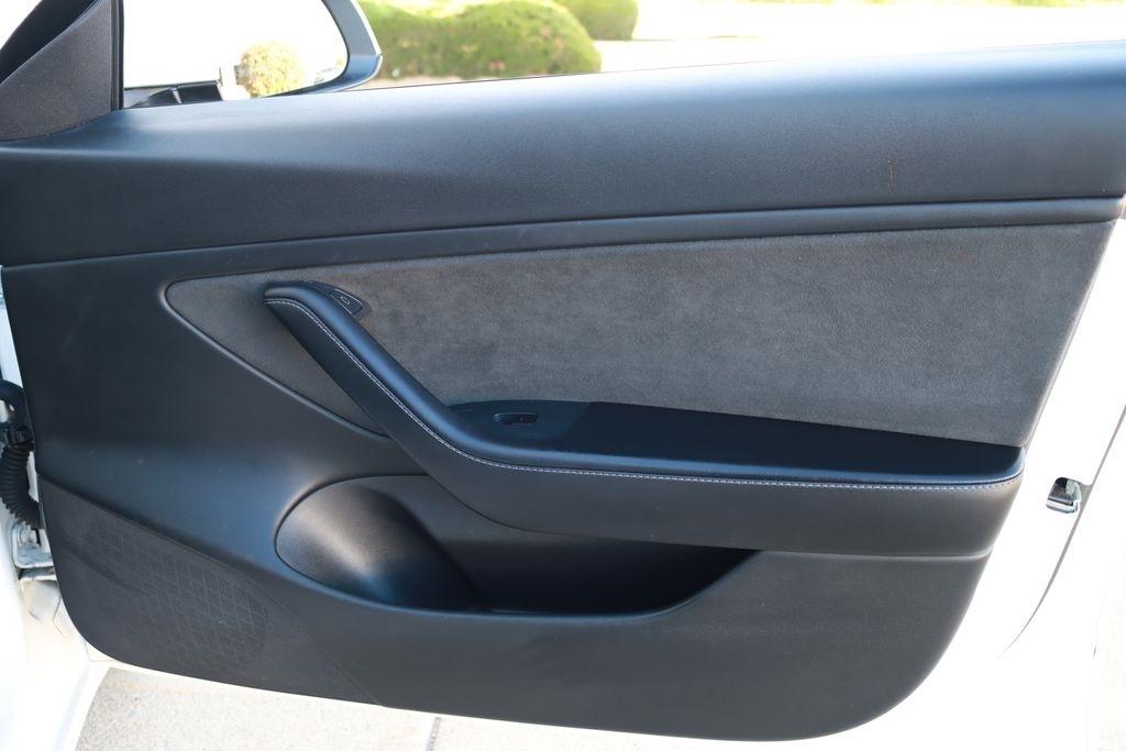 Tesla Model 3  2021