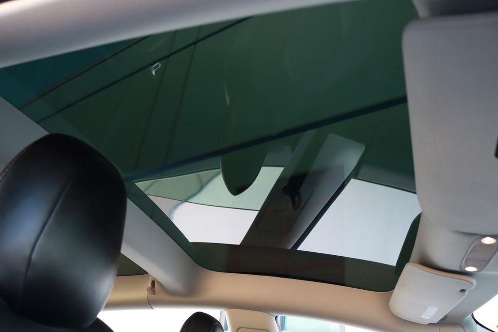 Tesla Model 3  2021