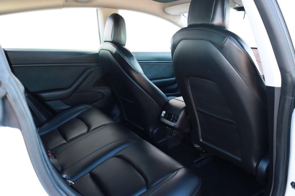 Tesla Model 3  2021