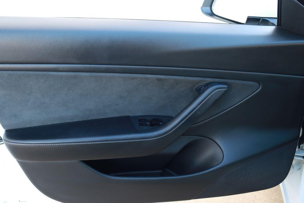 Tesla Model 3  2021