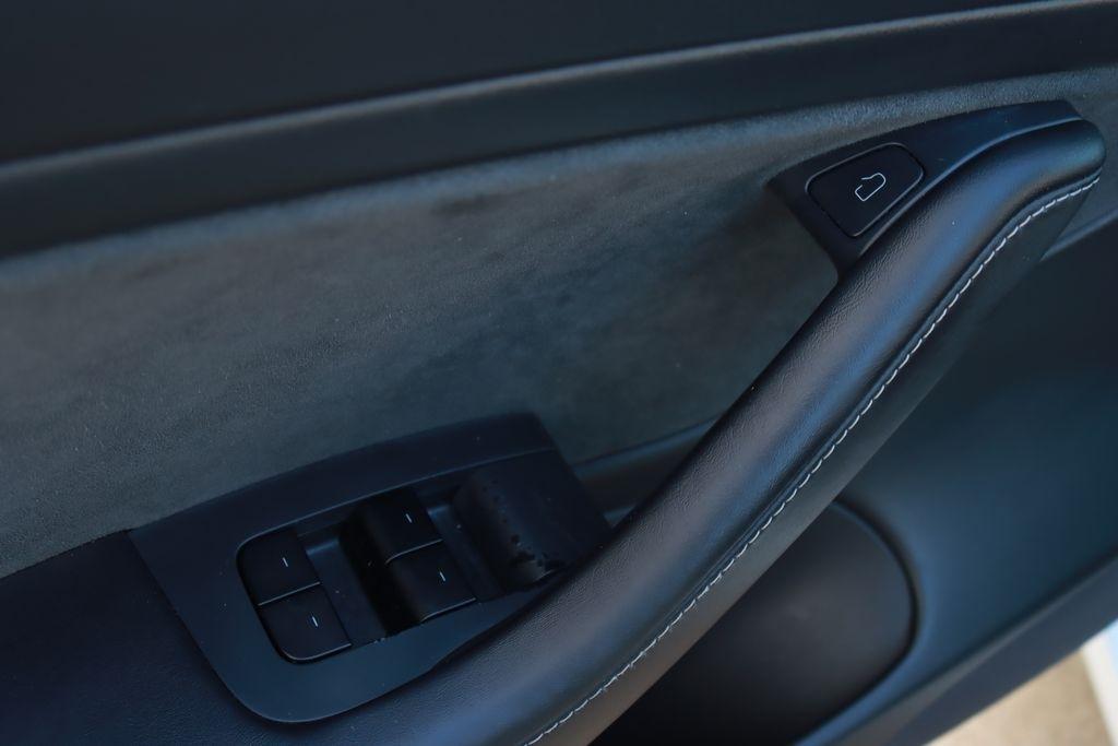 Tesla Model 3  2021