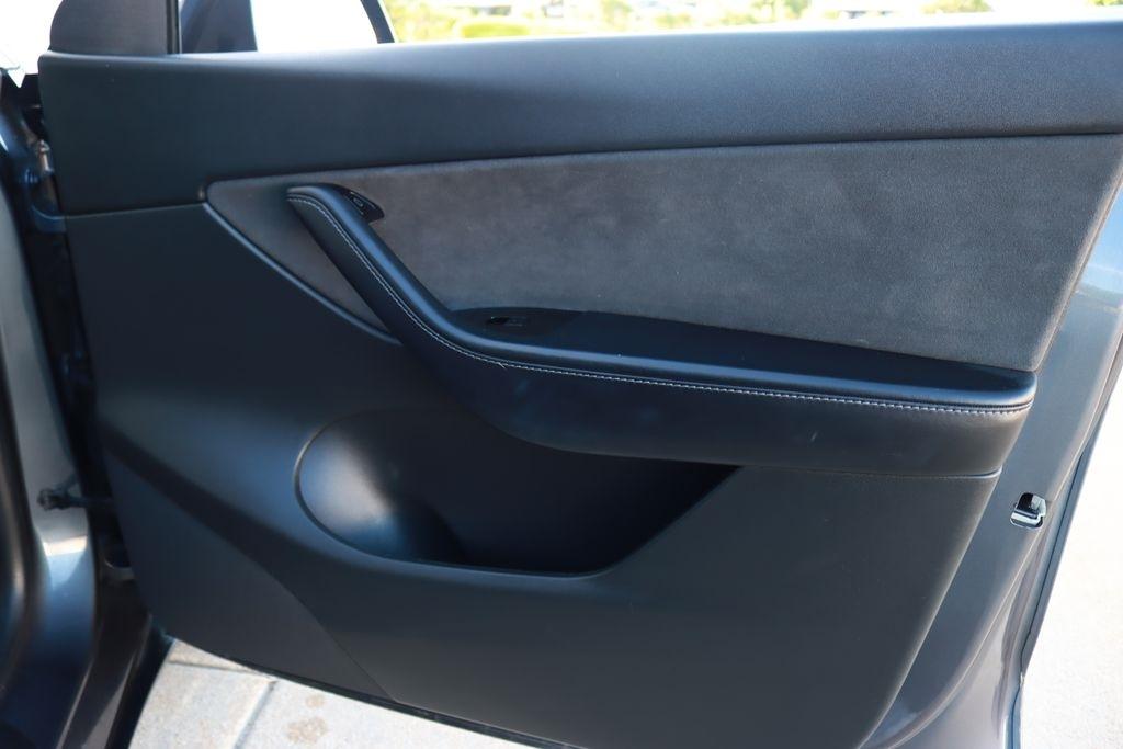 Tesla Model Y  2020