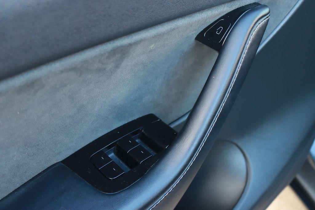 Tesla Model Y  2020