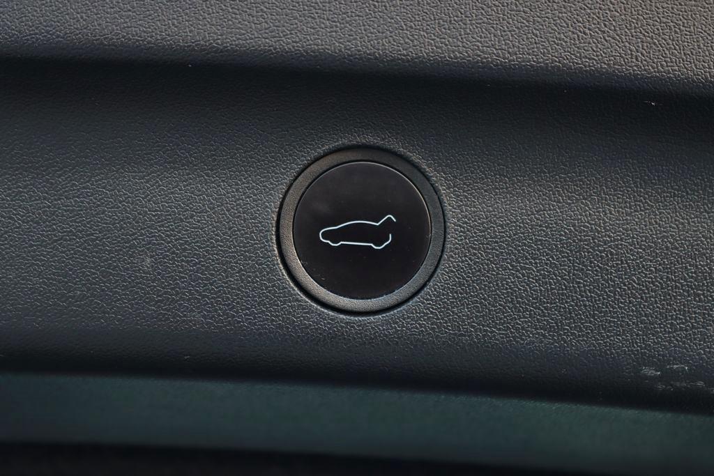 Tesla Model Y  2020
