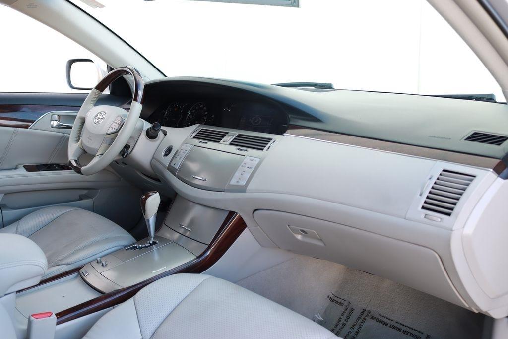 Toyota Avalon  2008