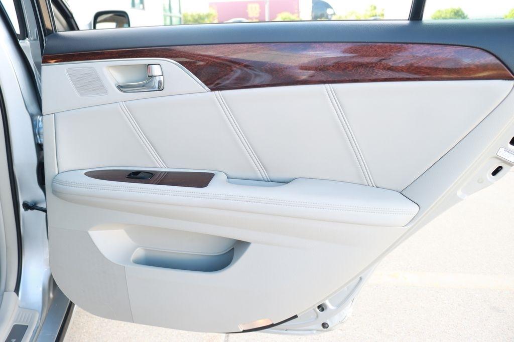 Toyota Avalon  2008