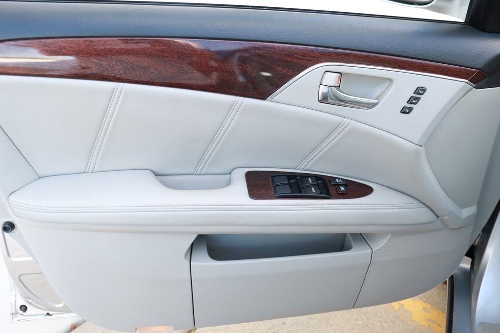 Toyota Avalon  2008