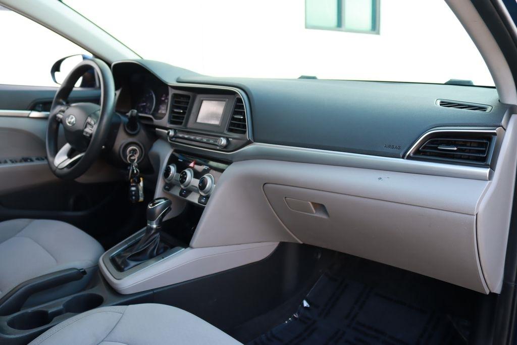 Hyundai Elantra  2019