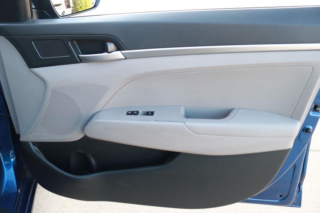 Hyundai Elantra  2019